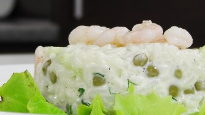 Салат рисовый с креветками под домашним майонезом