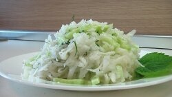 Салат из редьки с огурцом 